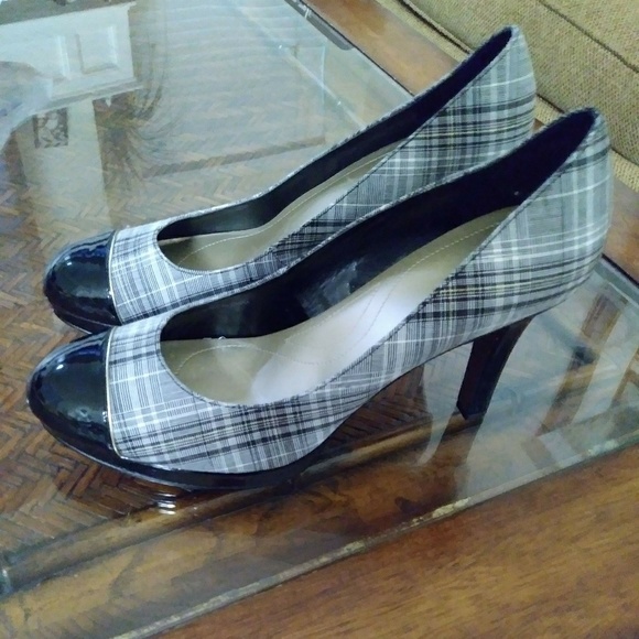 ❎SOLD❎ Tahari Laurie Cap toe Plaid Heels Pumps 10M - Picture 4 of 8